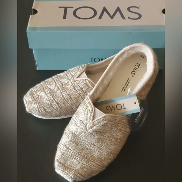 Toms Shoes - 🟡 NWB TOMS Slip-on Shoes Hard To Find Style RARE Boho Fleece Lined NEW